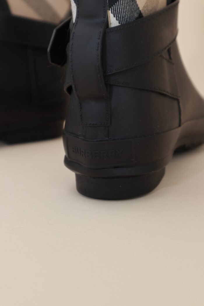 Burberry Nova Check Rain Boots – Size 37 - Image 6